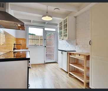 STYLISH & PRIVATE HIDDEN GEM - READY TO MOVE IN! - Photo 2