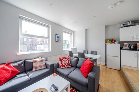 3 bedroom apartment to rent - Photo 2