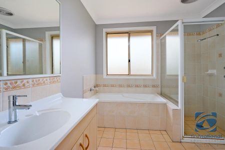 LARGE FAMILY HOME - Photo 4