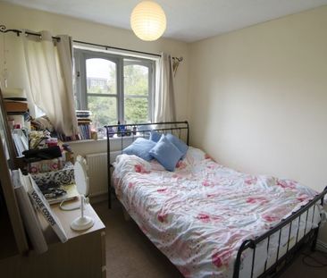 3 bedroom end of terrace house to rent - Photo 4