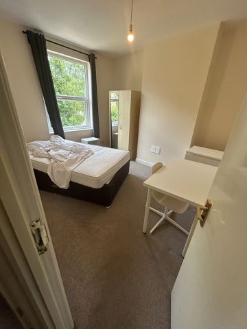 6 Bed Terraced House, Horfield Road, BS2 - Photo 2