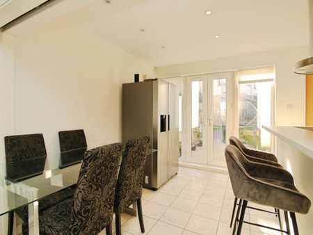 3 Bed Semi-Detached House, Penthouse Suite Dubai Inspired, EH5 - Photo 3