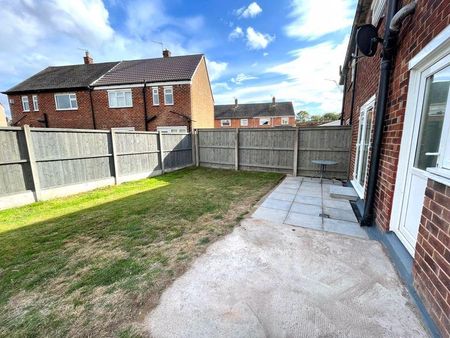 3 bedroom semi-detached house to rent - Photo 4