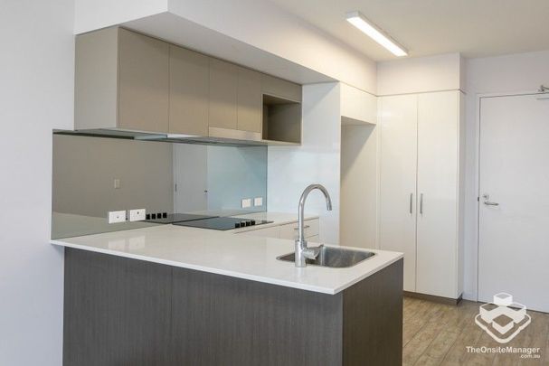 Modern 2 Bedroom 1 Bathroom Apartment! Secure! - Photo 1