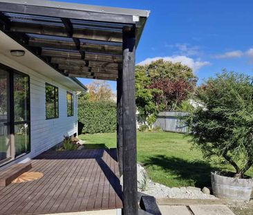 Stunning Refurbished Home in Tranquil Cul-de-Sac - Photo 3