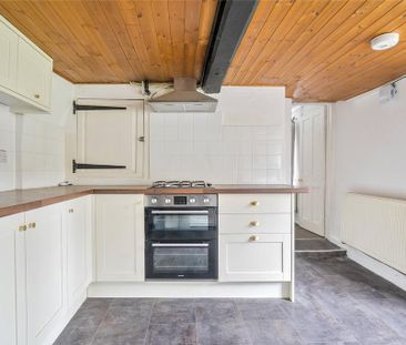 2 bedroom end of terrace house to rent - Photo 4