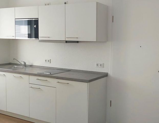 Frankfurt, Niederursel: Moderne 2 Zi.-Wohnung mit Einbauküche & Balkon - Photo 1