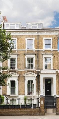 Modern self-contained studio with access to communal garden - Photo 1