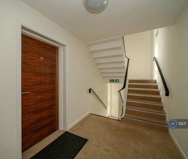 1 bedroom in a flat share to rent - Photo 6