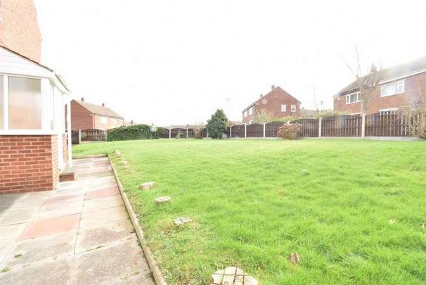 The Meadow, Normanton, WF6 - Photo 1