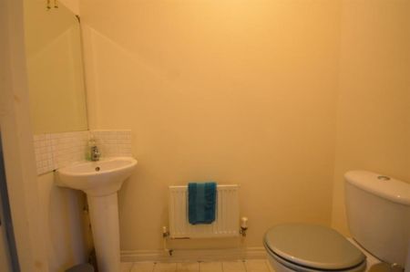 Rosebates Drive, Kingsbury , London, NW9 9QJ - Photo 3