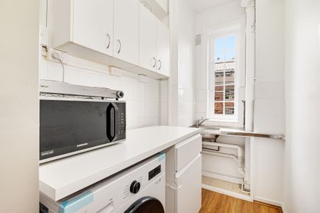 The Ultimate in Lifestyle Convenience - Partly Furnished - Photo 2