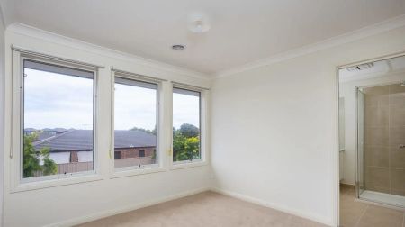 “Townhouse in Perfect Location!” - Photo 4