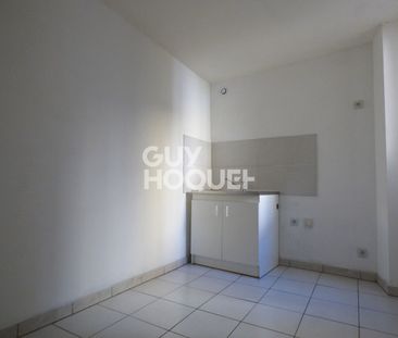 Location : appartement 1 pièce à CREST 26400. - Photo 2