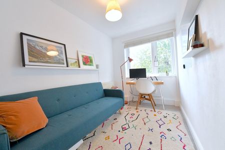 2 Bed Flat, Altenburg Gardens, SW11 - Photo 2