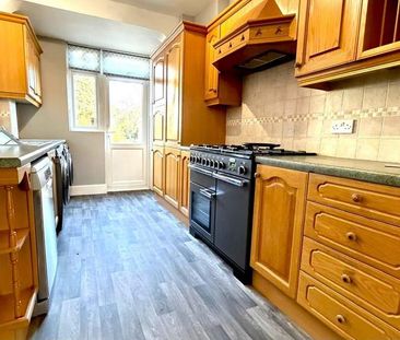 3 bedroom parking to rent - Photo 2