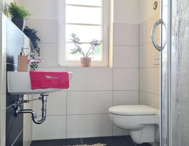 Ab Sofort - Erstbezug dieser sanierten 2-Raum-Wohnung - Photo 1
