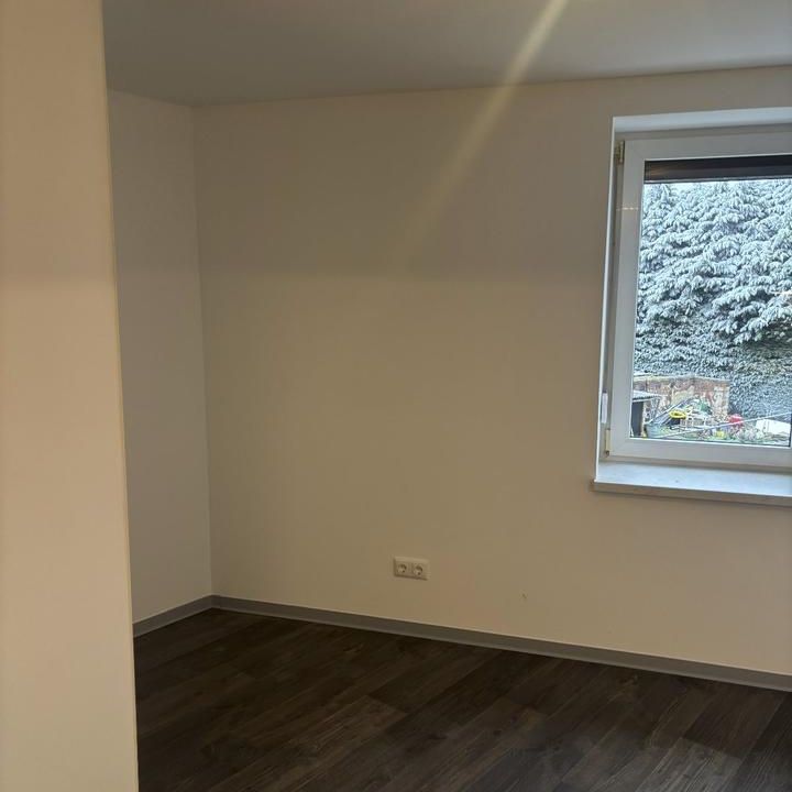 4,5-Raumwohnung im 1.OG, Fußbodenheizung, Einbauküche, Garage uvm - Photo 1