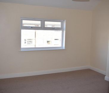 2 bedroom semi-detached house to rent - Photo 3