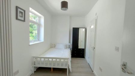 House of multiple occupation to rent - Photo 4