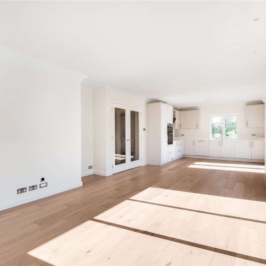 Stunning three bedroom apartment in the exclusive Barnes Waterside development - Photo 1