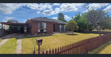 Charming 3-Bedroom Home in a Quiet Location - Photo 4