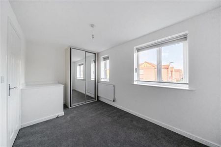 3 bedroom detached house to rent - Photo 3