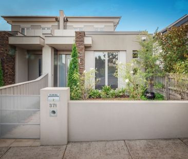 Stylish Townhouse Living in blue chip Hawthorn East - Photo 6