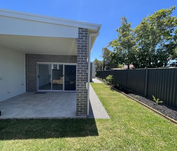 Stylish 4 Bedroom Townhouse - Photo 5