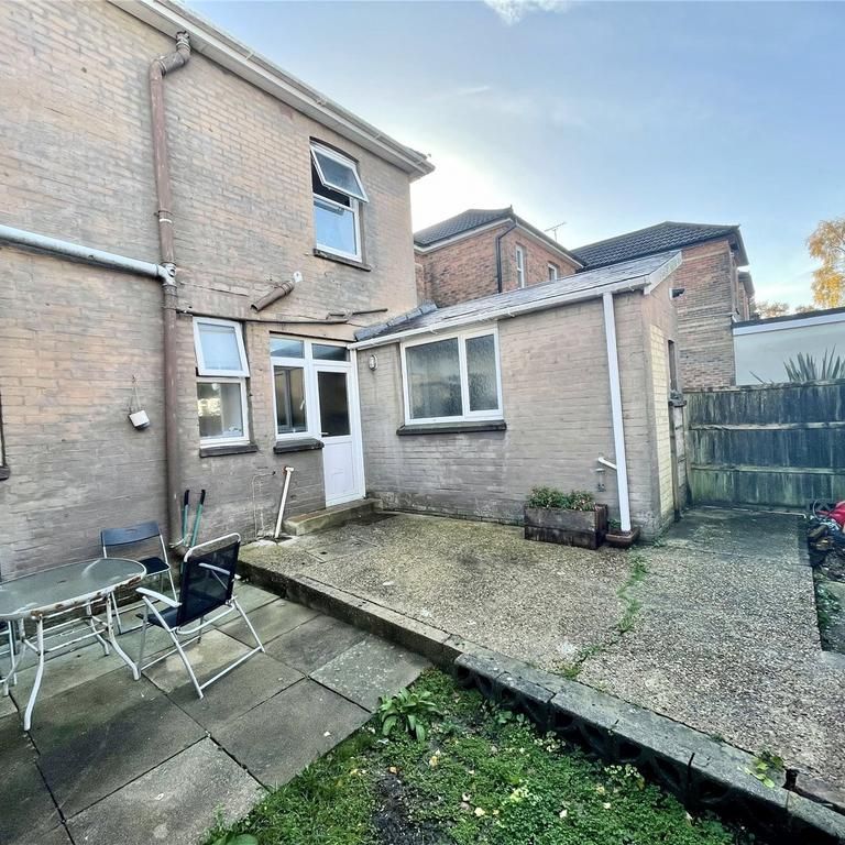 5 bedroom detached house to rent - Photo 1