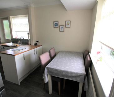 2 bedroom semi-detached bungalow to rent - Photo 3