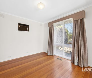 Spacious Family Home in Central Sunbury - Photo 4