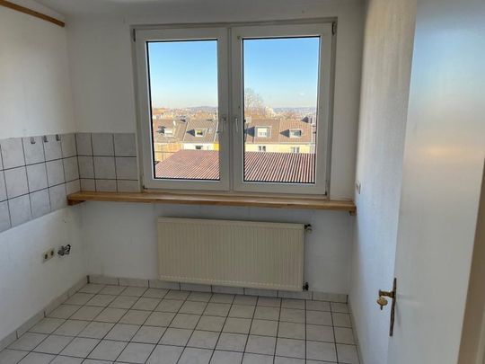 Schöne helle Dachgeschosswohnung zu mieten - Photo 1