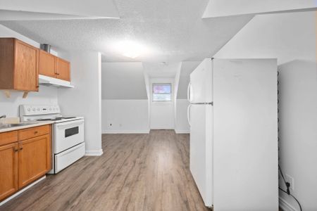 For Lease - 1 Grovepark Street, Richmond Hill, Ontario - Photo 5