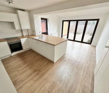 3 bedroom semi-detached house to rent - Photo 4