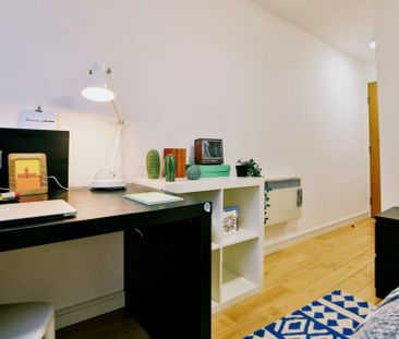 Classic 3 Bed Apartment - Photo 1