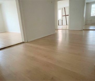 grosszügige 4 1/2 Zimmer-Wohnung in familienfreundlichem Wohnquartier - Photo 1