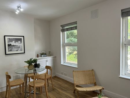 2 Bed Flat, Park Grove Road, E11 - Photo 3