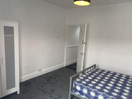 4 bedroom terraced house to rent - Photo 4