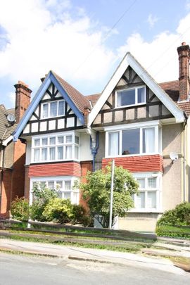 2 Bed Flat, Albert Road, SE25 - Photo 1