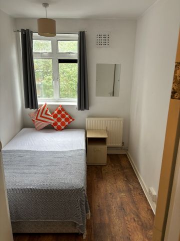 Room in a Shared Flat, Bew Court, SE22 - Photo 3