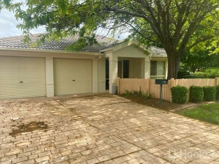 Beautiful 3 Bedroom Ensuite Home - Photo 5