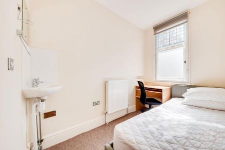 4 bedroom flat to rent - Photo 5