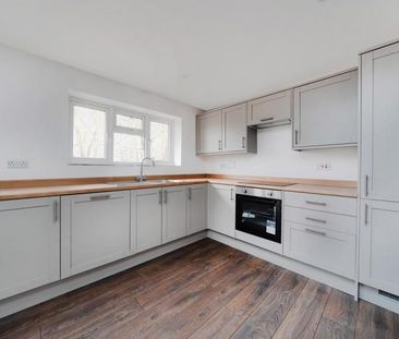 3 bedroom semi-detached house to rent - Photo 6