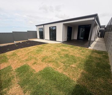 BRAND NEW 4-BEDROOM HOME IN PRIME PAKENHAM LOCATION! - Photo 5