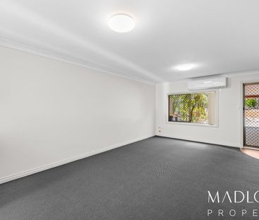 WELL PRESENTED TOWNHOUSE WITH AIR-CONDITIONING!! - Photo 5