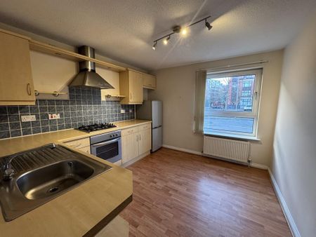 2 bedroom ground floor flat to rent - Photo 4