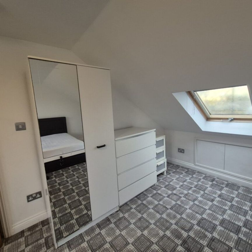 Priory Gardens, W5, London - Photo 1