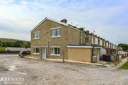 Burnley Road, Clowbridge, Burnley - Photo 2