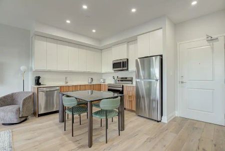 The Grand Trios — The Bergamot - Executive Suite - Photo 5